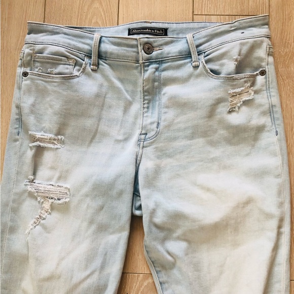 Abercrombie & Fitch Signature Collection Light Wash Blue Jeans Size 29/30R - Picture 4 of 12